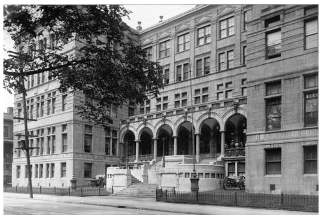 LâUniversitÃ© de MontrÃ©al, alors situÃ©e dans le Quartier latin, rue Saint-Denis. Source : Archives de MontrÃ©al.