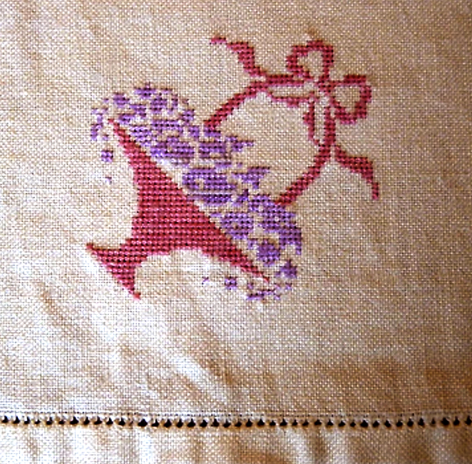 Petit point de broderie rÃ©alisÃ© par Marguerite-Marie (circa 1921-1950). Collection privÃ©e, famille Latreille.