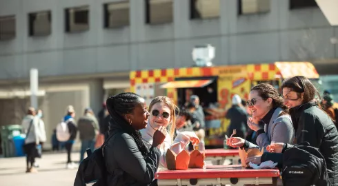 Congrès au chapiteau central du campus! Réseautage, délices culinaires, musique et divertissements 