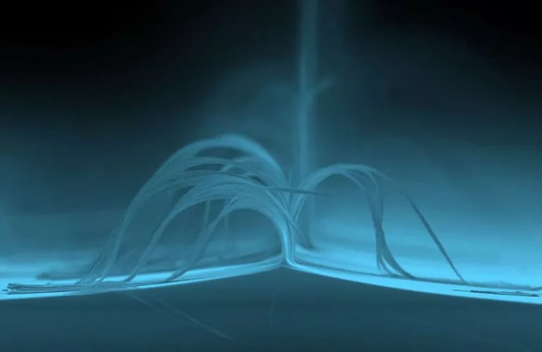 Nanoficello, par Maïté Volatier, Université de Sherbrooke. Cette image, de la première édition du concours, présente mur vertical en arséniure de gallium de 100 nanomètres. Le mur, trop effilé, a perdu sa rigidité. Ce composant semiconducteur a atteint une limite physique en termes de minceur! 
