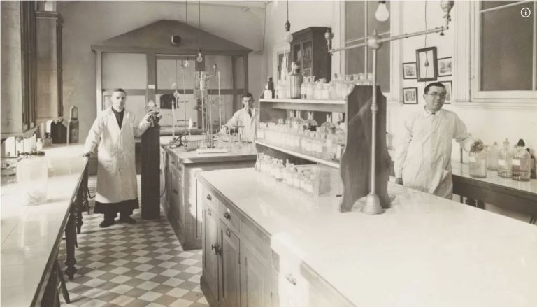 Laboratoire de chimie, Université Laval, 1936